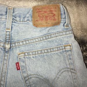 Levi’s light wash jean short